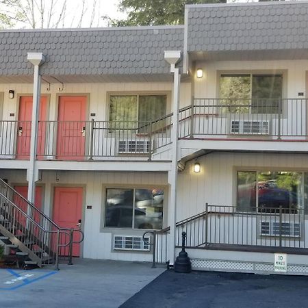 The Northern Inn Redway Экстерьер фото
