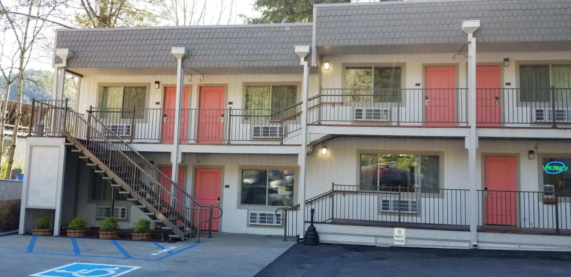 The Northern Inn Redway Экстерьер фото