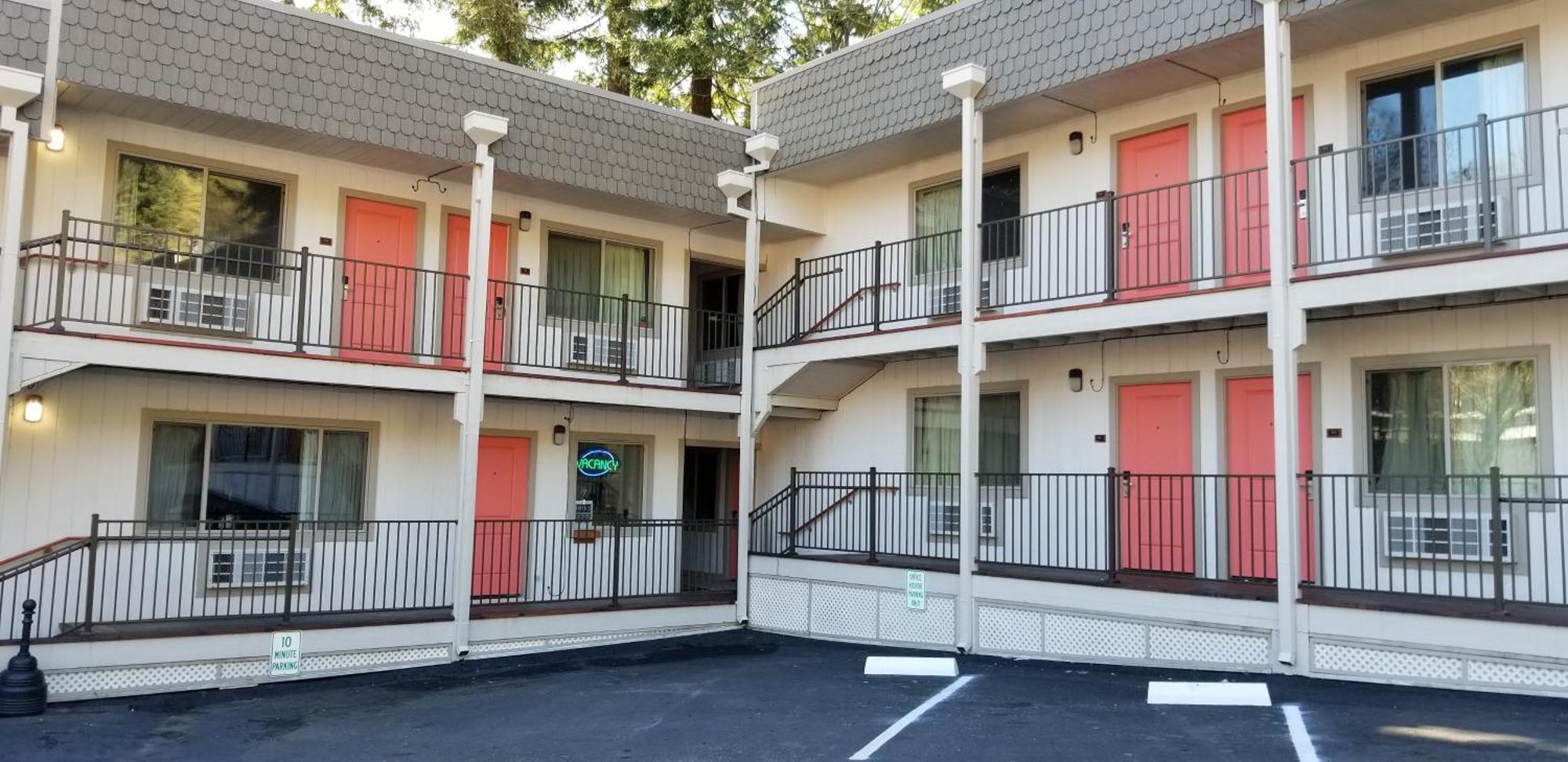 The Northern Inn Redway Экстерьер фото