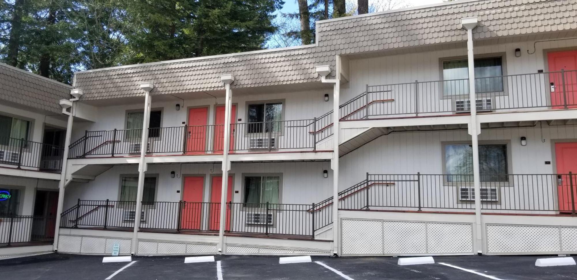 The Northern Inn Redway Экстерьер фото