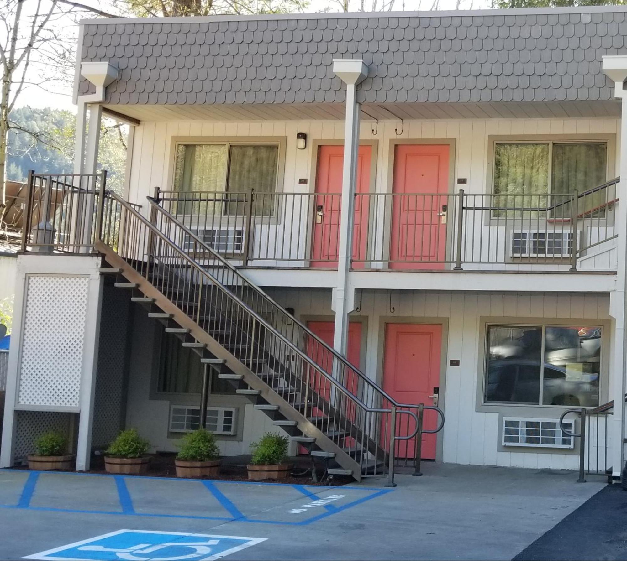 The Northern Inn Redway Экстерьер фото