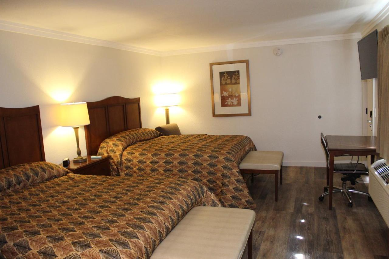 The Northern Inn Redway Экстерьер фото