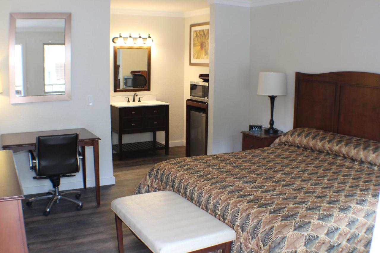 The Northern Inn Redway Экстерьер фото